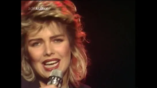 Kim Wilde - You Keep Me Hangin On