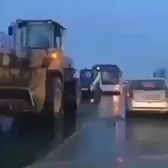 🚜🚜Танцующий трактор😄🚜