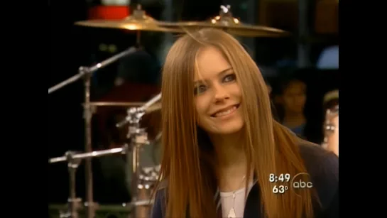 Avril Lavigne - Complicated [Good Morning America 08/29/02]