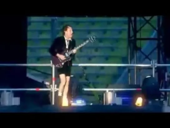 AC/DC - Shoot To Thrill (Live in Munich, Germany 2001)