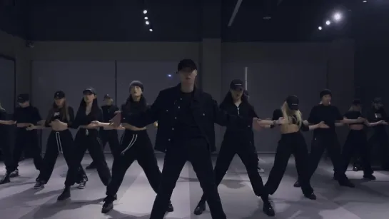 LAY - '飞天 (Flying Apsaras)' Dance Practice