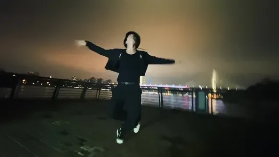 LAY 莲 (Lit) Dance Practice