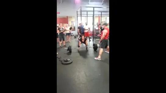 FEMALE WEIGHTLIFTER PEES HER BLACK SPANDEX