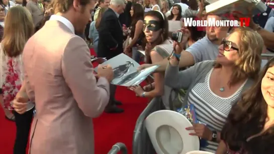 Armie Hammer showing mad love for his fans at The Lone Ranger World premiere