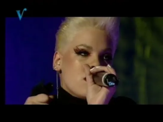 P!nk - «Trouble» (live @ World Music Awards)