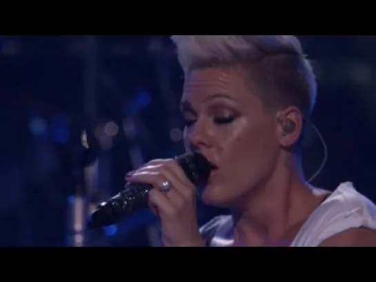 Pink - Live iTunes Festival 2012 (Full HD 720)