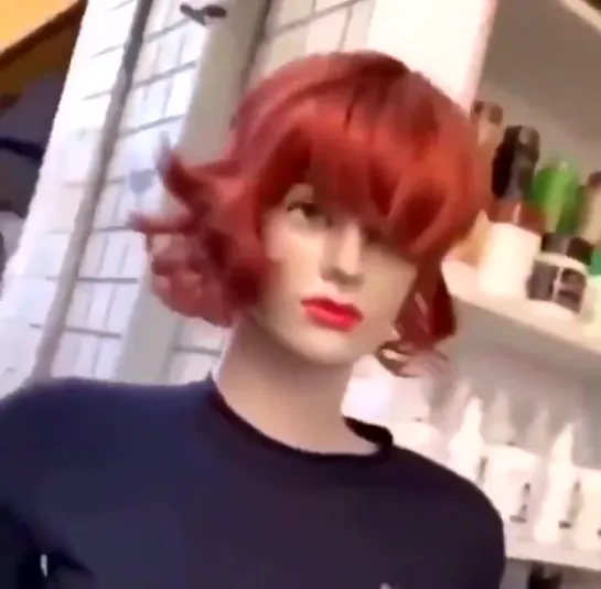 shaking mannequin