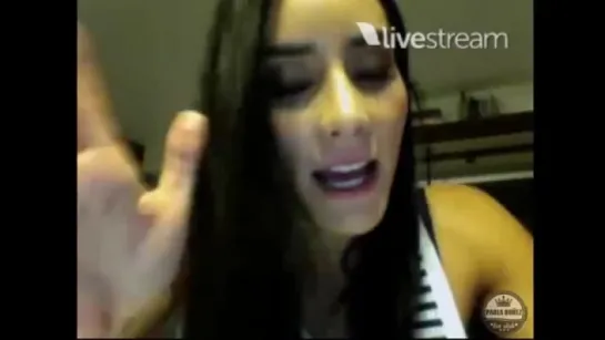 Twitcam Paola Núñez 08112015