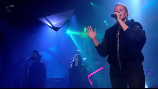 Ellie Goulding - Something In The Way You Move (Live TFI Friday 27.11.2015)