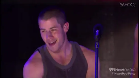 Nick Jonas - Chains (iHeartRadio Summer Pool Party 30.05.2015)