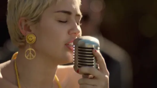 Miley Cyrus - No Freedom (The Backyard Sessions 2015)