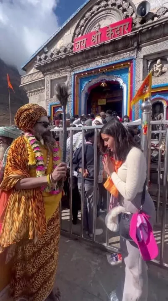 Sara Ali Khan in Kedarnath and Madhyamaheshwar | Uttarakhand