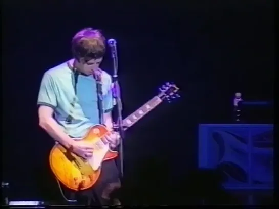 Oasis - Champagne Supernova (Live in Bangkok 2001)