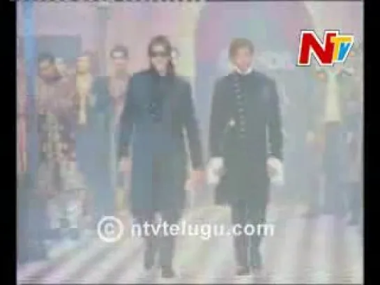 Amitabh, Shah Rukh Khan, Hrithik Roshan break into a dance jig on the ramp