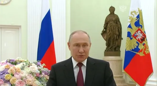 Putin's best wishes for March 8 - Putins Glückünsche für den 8. März