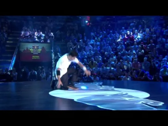 Red Bull BC ONE 2011 - Lil G vs Roxrite (Final Battle)