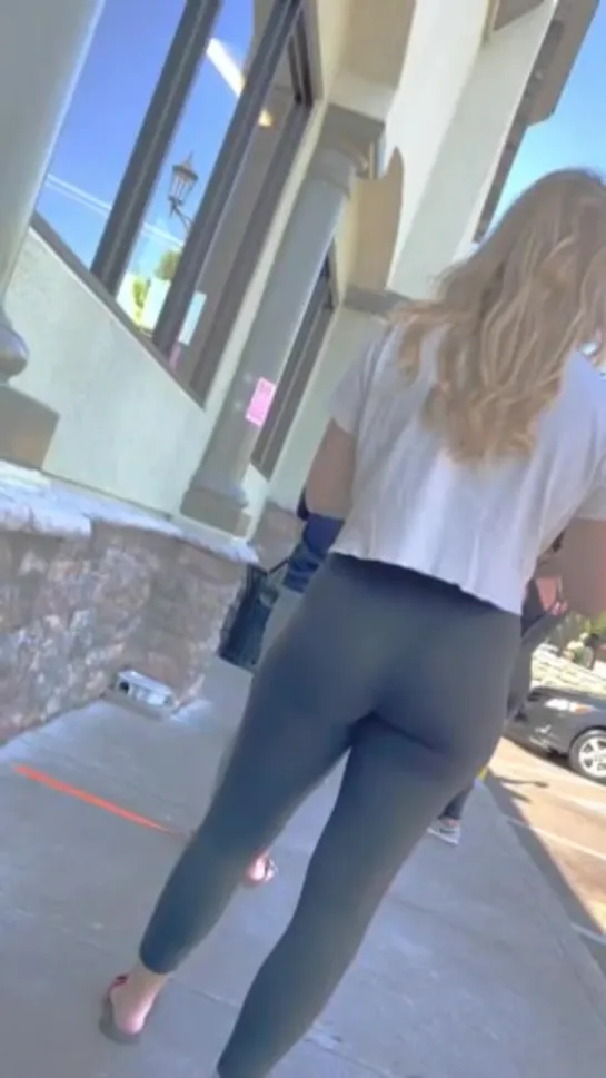 thick_booty_teen_in_tight_leggings