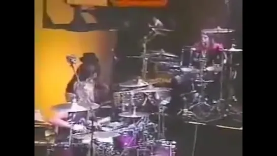 Taylor Hawkins & Dave Grohl Drum Solo