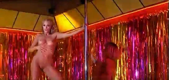 Голая Элизабет Беркли (Elizabeth Berkley naked) такцует стриптиз в фильме Showgirls / Шоу гелз (1995) - эротика, секс, супер танец на шесте: лесбиянки, голые сиськи /грудь tits boobs