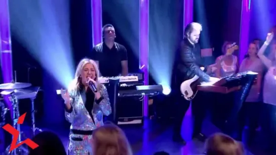 Ellie Goulding - Something In The Way You Move (Live Alan Carr’s New Year Specstacular! 31.12.2015)