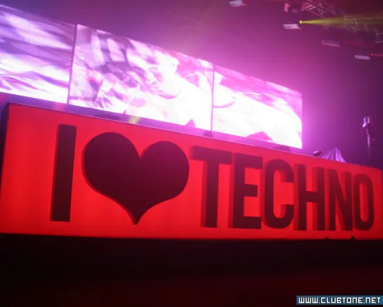 LIVE...Perfect Techno