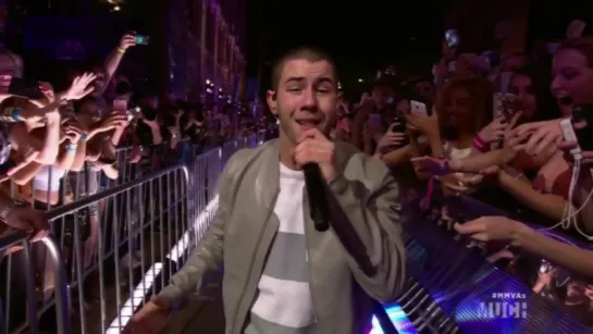 Nick Jonas performs Close at the iHeart Radio MMVAs 2016