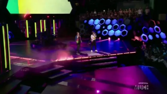 Tegan and Sara performs Boyfriend at the iHeart Radio MMVAs 2016