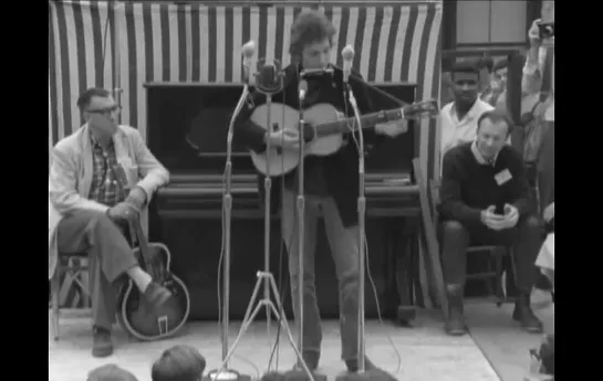 Bob Dylan - 1964 - Mr. Tambourine Man - Live at the Newport Folk Festival