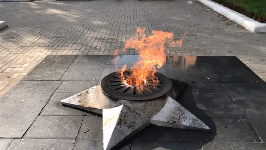 Мемориал в память о павших в Великой Отечественной войны. Бологое. Вечный огонь