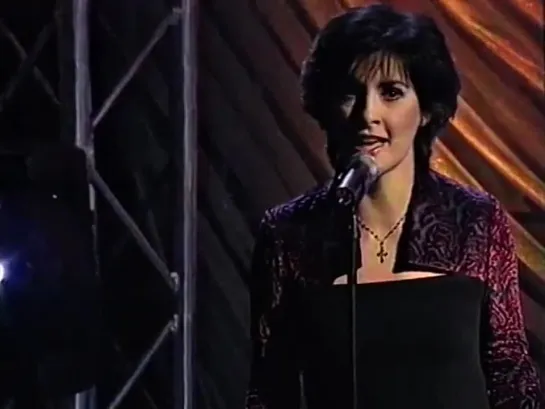 Enya - May It Be & Rewarding (World Music Awards, 06.03.2002) Monaco