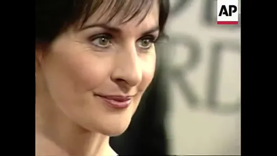 Enya at Golden Globes (2002)