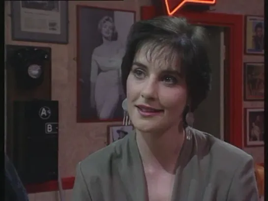 Enya - Interview on "Nighthawks" (RTE, 11.10.1988) Ireland