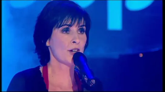 Enya - Amarantine (Top Of The Pops, BBC, 04.12.2005) UK ~ Live (partly)