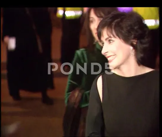 Enya & Roma Ryan at The Lord of the Rings Premiere (London, 10.12.2001) UK