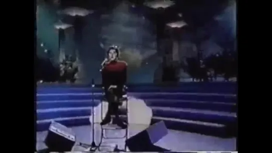 Enya - Oíche Chiúin (Silent Night) ~ (Dec 1988, Late Late Show) Ireland