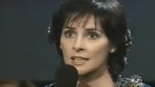 Enya - May It Be (The Tonight Show with Jay Leno, 17.01.2002, USA) ~ LIVE