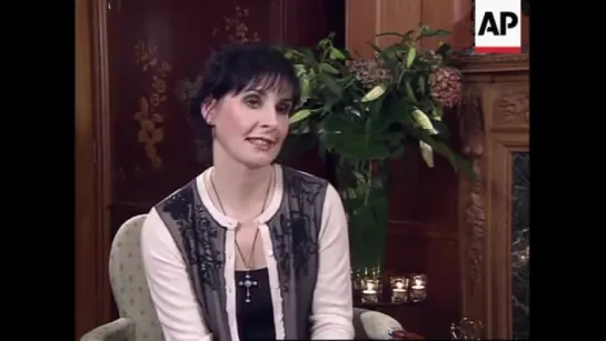 Enya - Christmas feelings and Magical night Interview (London, 14.11.2006) UK