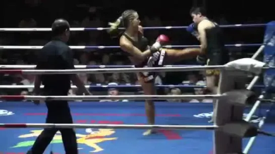 Martina Jindrova wins via spinning back elbow KO at Patong Thai Boxing Stadium