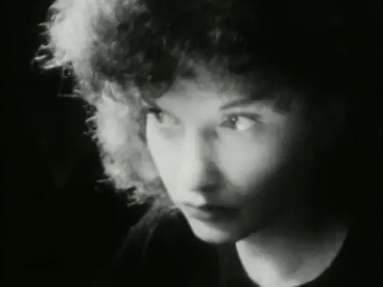 Meshes of the Afternoon (Maya Deren, 1943) music by GY!BE