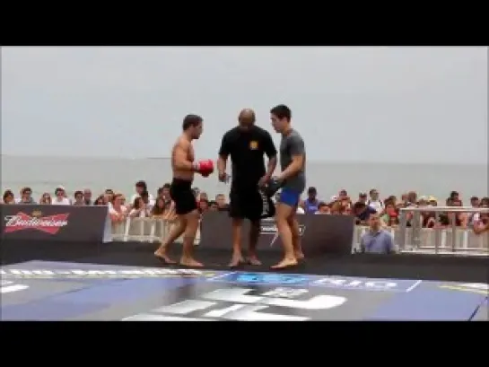 Открытая тренировка участников UFC 142 Rio