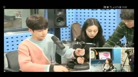 180124 Ёнджи и актёр Kang Sung Wook гости на радио шоу SBS Power FM Park Sohyun's Love Game, 'Love Episode'.