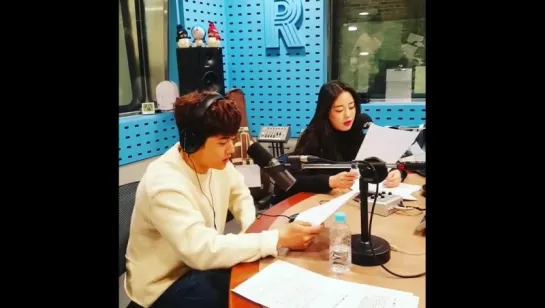 180117 Видео инстаграм Youngji и актёр Kim Dong Jun на SBS Power FM Park Sohyun's Love Game.