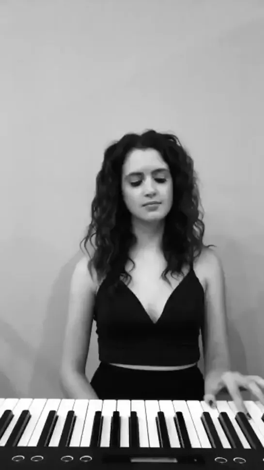 Cover "Ring" by Laura Marano