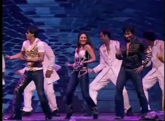 Шахрукх Кхан, Карина Капур, Саиф Али Кхан на Zee Cine Awards 2008 Shahrukh Khan performance