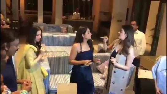 Video of Kannada Queen @TheParulYadavs birthday celebrations with Telugu Tamil Queens @tamannaahspeaks @MsKajalAggarwal in Mysor