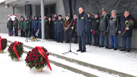 ВИДЕО. Губернатор возложил цветы к мемориалу «Белый танк»