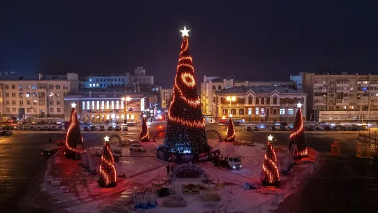 Зажгли огни на главной Ёлке в Самаре