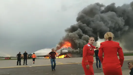 Первые минуты после аварийной посадки «Суперджета»