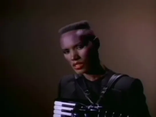 Grace Jones - Ive Seen That Face Before (Libertango)