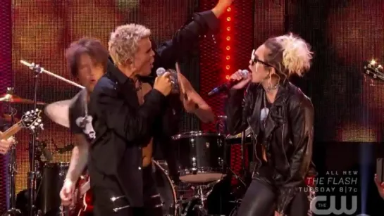 Billy Idol & Miley Cyrus - Rebel Yell (Live)